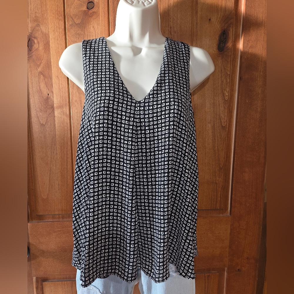 LOFT Black‎ and White Patterned Tank Top